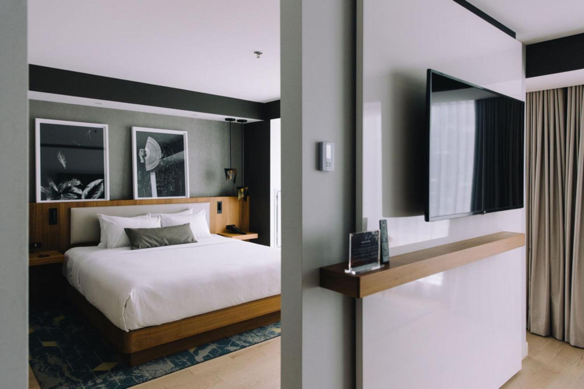 Humaniti Hotel Montreal, Autograph Collection Exterior photo