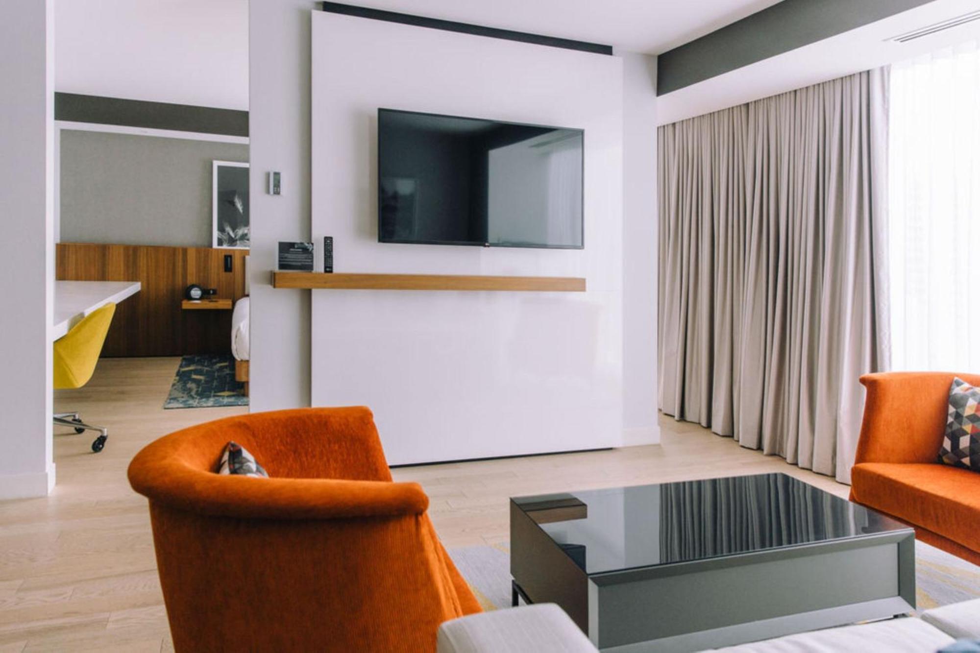 Humaniti Hotel Montreal, Autograph Collection Exterior photo