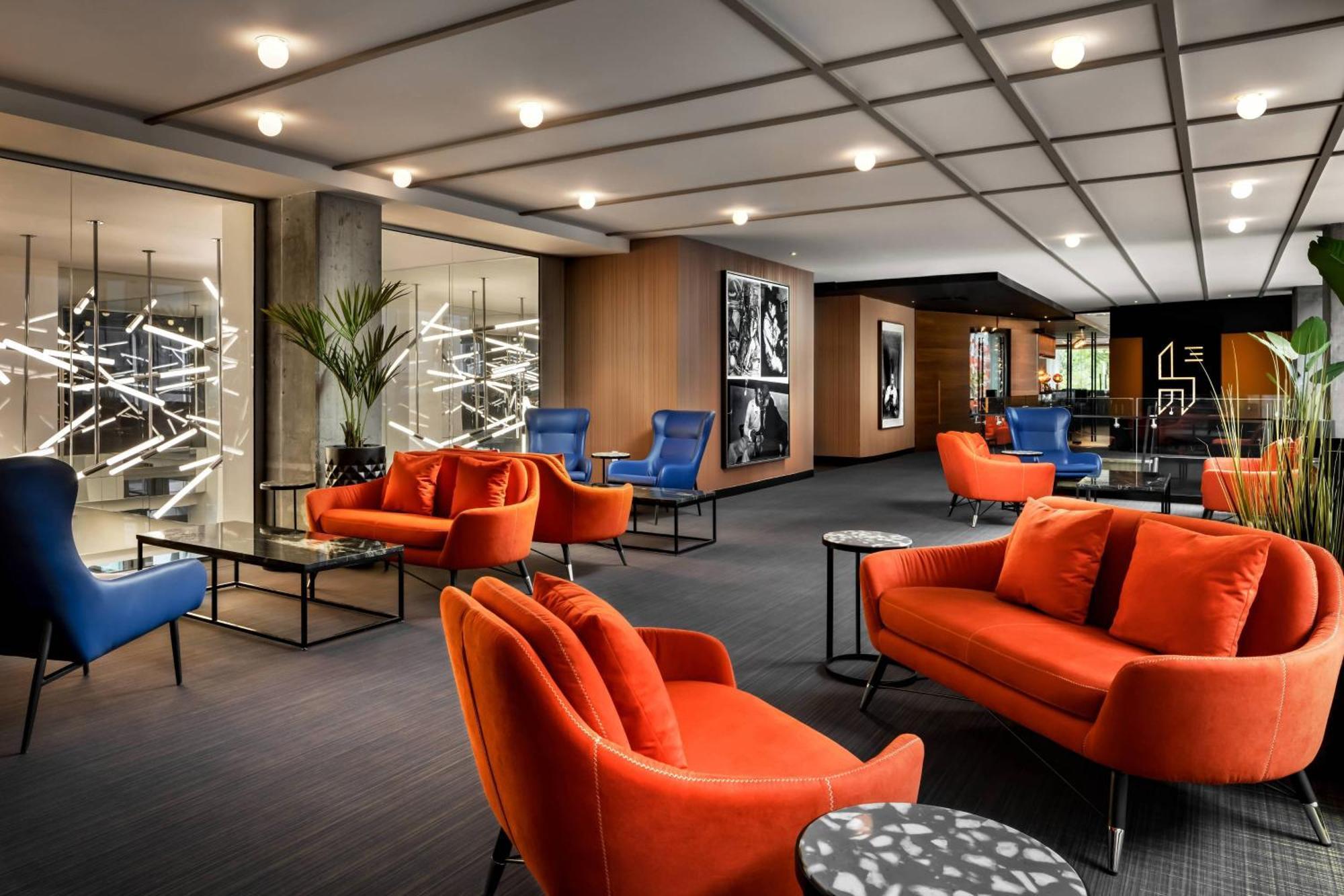 Humaniti Hotel Montreal, Autograph Collection Exterior photo