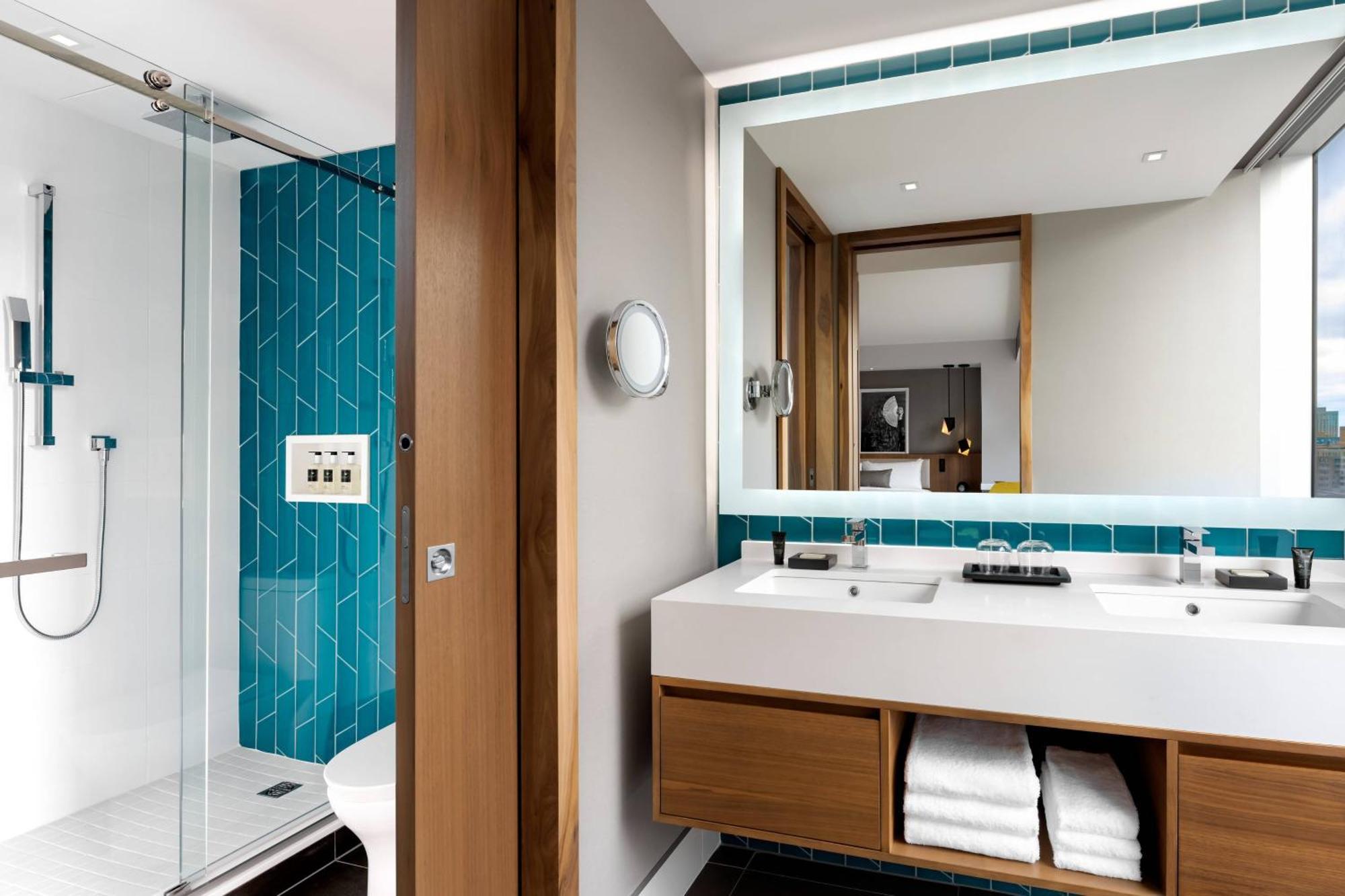 Humaniti Hotel Montreal, Autograph Collection Exterior photo